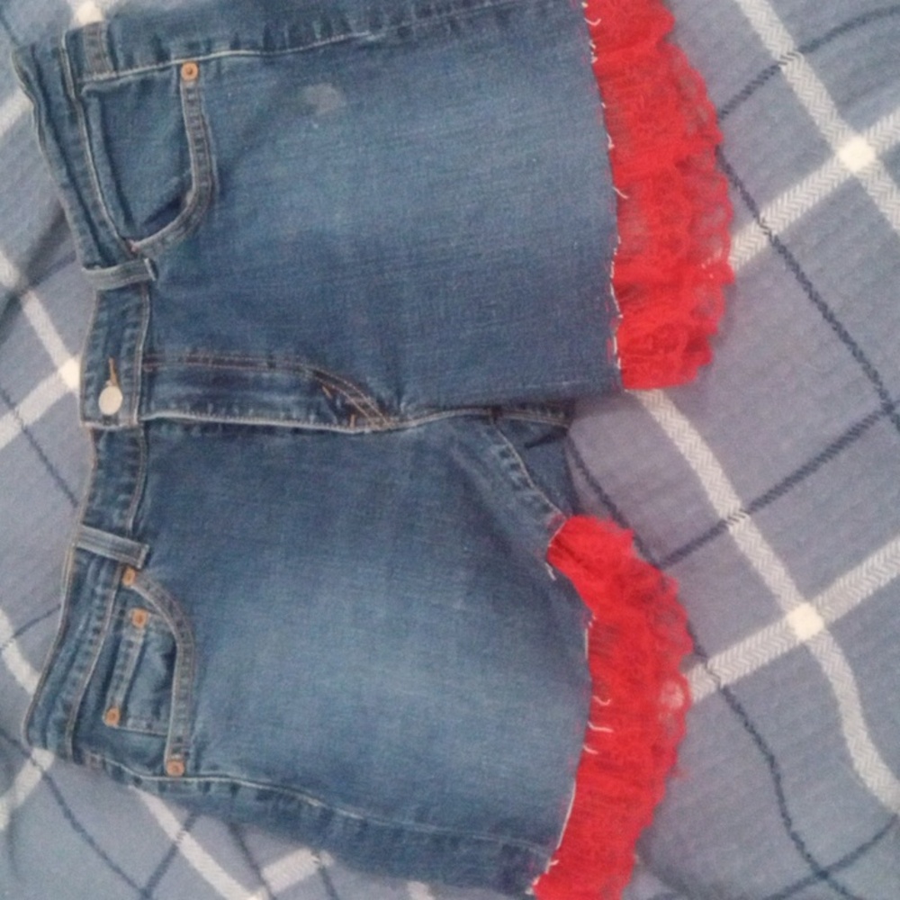519 Levi's cut off shorts with lace hem